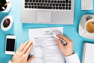 عکس | رزومه ناقص اینترنت را زیر و رو کرد / خلاقیت یا اشتباه چاپی؟