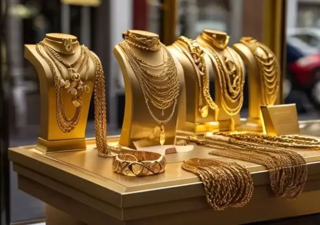 قیمت طلا ۱۸ عیار امروز ۴ شهریور اعلام شد + جدول