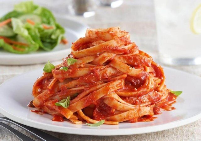 پاستا فتوچینی با سس گوجه ، سیر و فلفل کبابی + روش تهیه