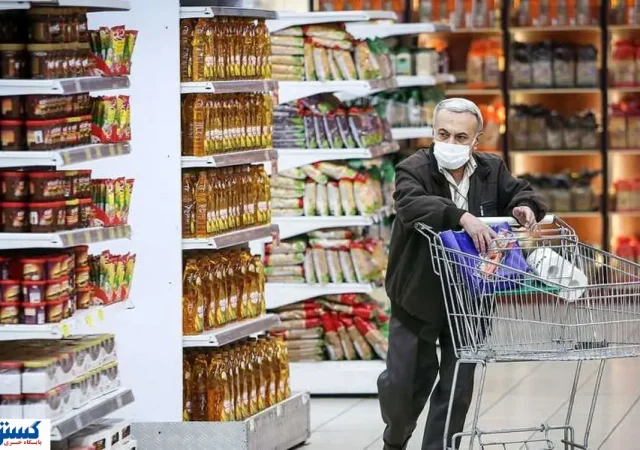 نااطمینانی اقتصادی کار خود را کرد؛ مردم کمتر می‌خرند