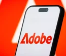 ادوبی به استفاده غیرمجاز از آثار نویسندگان در آموزش هوش مصنوعی متهم شد