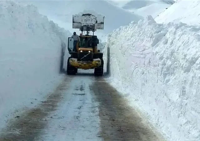 ارتفاع برف در این نقطه به ۲ متر رسید+ عکس