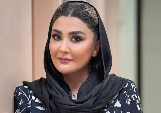 استایل شیک خانم بازیگر با لباس و کلاه کریسمسی+ عکس