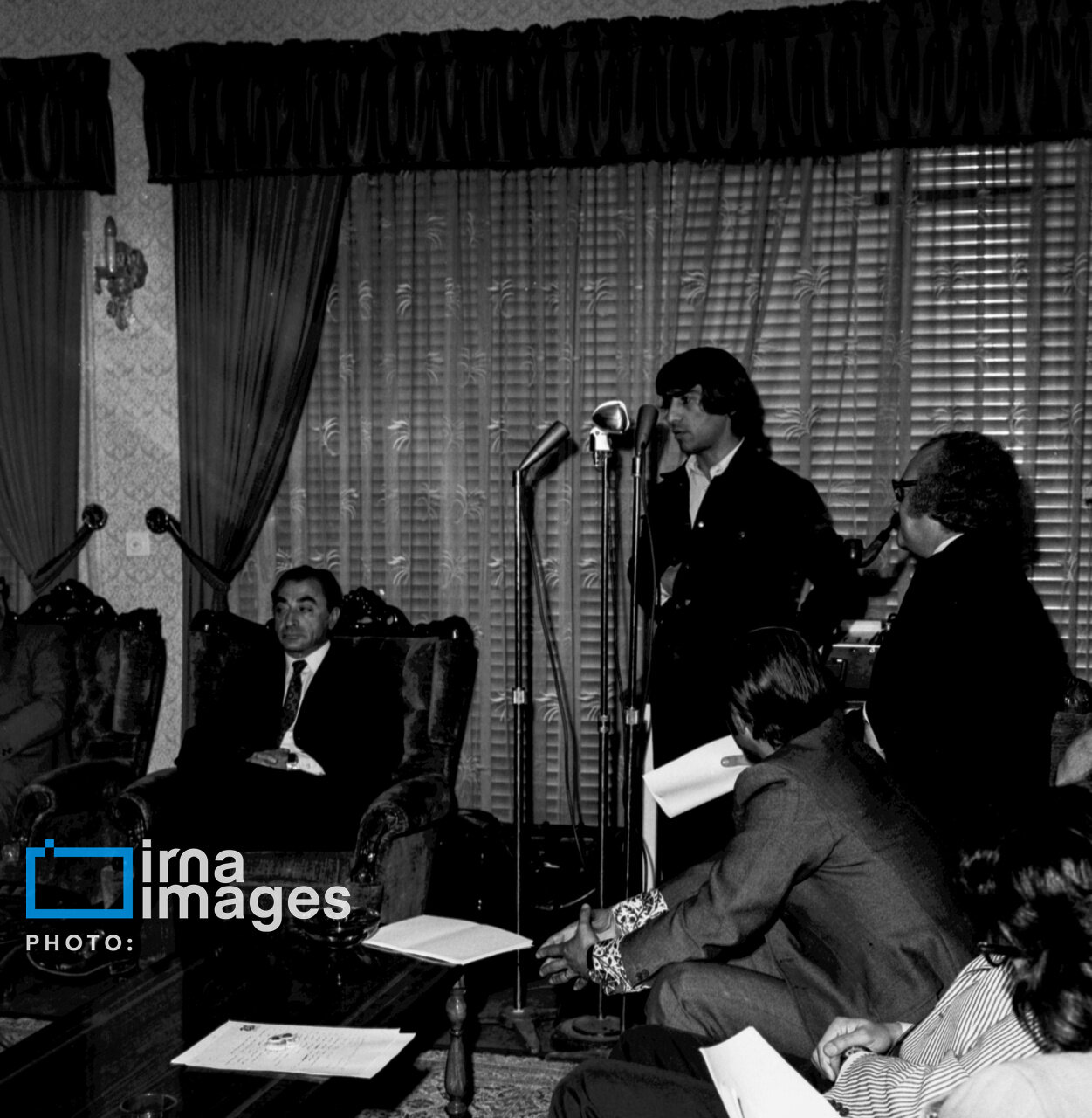 تصاویر کم‌تر دیده شده از دهه سوم زندگی بهرام بیضایی/ ۵۳ سال پیش در خانه هنرمندان سینما