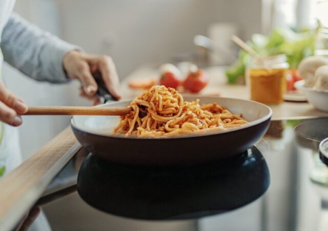 جلوگیری از چسبیدن ماکارونی و پاستا با این ترفند ساده