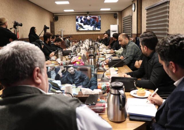حضور محسن افشانی در یک جلسه دولتی سوژه شد+ عکس