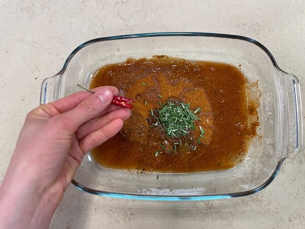 خروس سرخ شده با مرینیت ویژه در کنار سیبزمینی برشته | مراحل کامل روش تهیه + تصاویر خروس سرخ شده با مرینیت ویژه در کنار سیبزمینی برشته | مراحل کامل روش تهیه + تصاویر