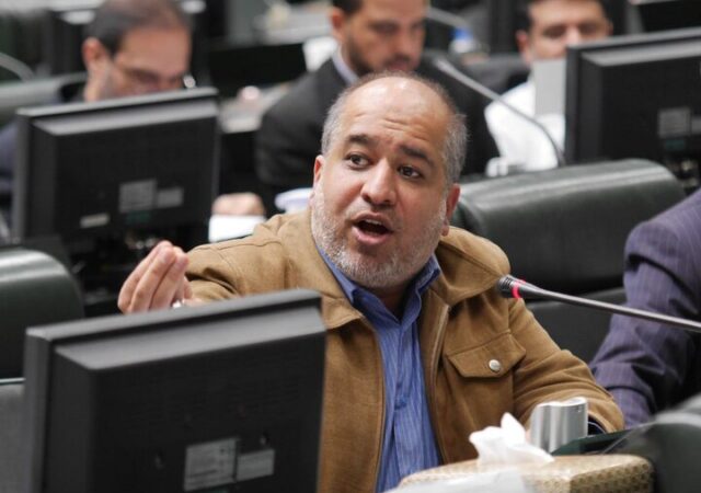 خضریان: مشکلات صنفی و رفاهی دانشجویان باید رفع شود
