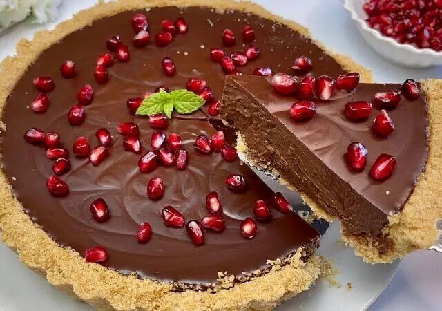 دسر شب یلدا با بیسکویت و شکلات + روش تهیه