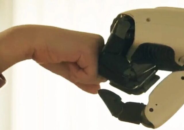 روبات خانگی ال جی رونمایی می شود