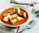 طرز تهیه سوپ گوجه و پنیر/ سوپ داغ و خوشمزه برای روز‌های سرد پاییزی