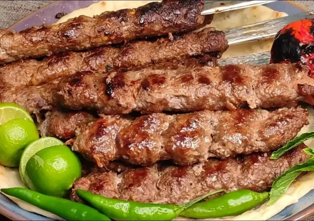طرز تهیه کباب کوبیده خوشمزه و رستورانی در خانه با چند راهکار طلایی