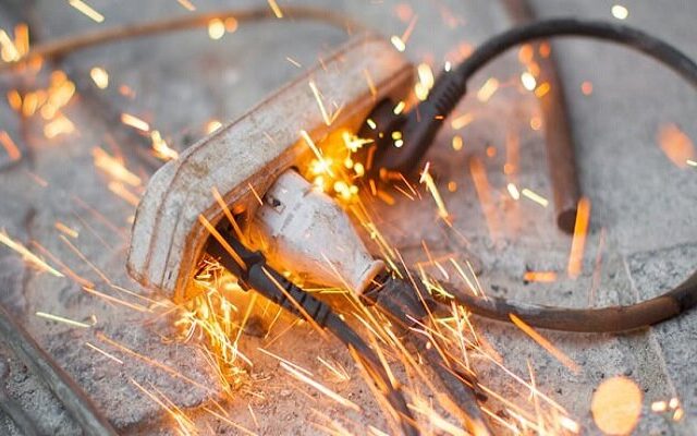 محمدی: کارگر جوان بر اثر برق‌گرفتگی در گلسار رشت جان باخت