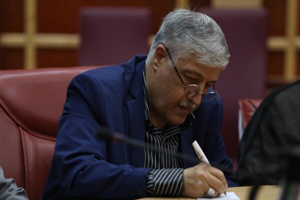 مشاور عالی وزیر علوم نشان طوبی را دریافت کرد