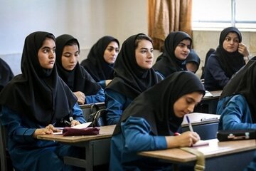 وزیر خبر داد؛ تدوین برنامه درسی جدید برای ۲ پایه ابتدایی