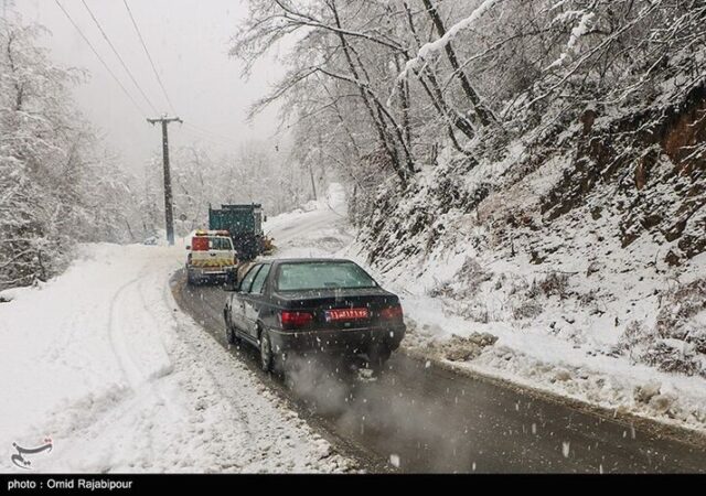 وضعیت جاده‌ها؛ ترافیک سنگین در چالوس و ۳ آزادراه