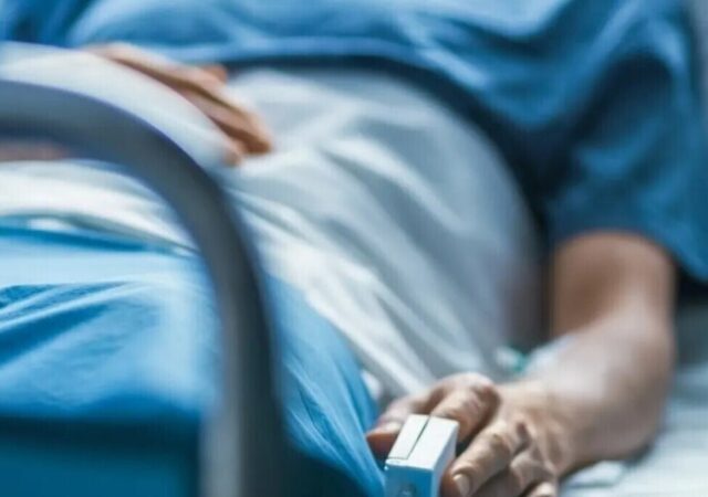 پیشکسوت سینما در آی سی یو بستری شد / مردم دعا کنند 