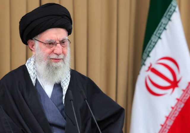 پیگیری وضعیت سلامت رضا امیرخانی از سوی رهبر معظم انقلاب