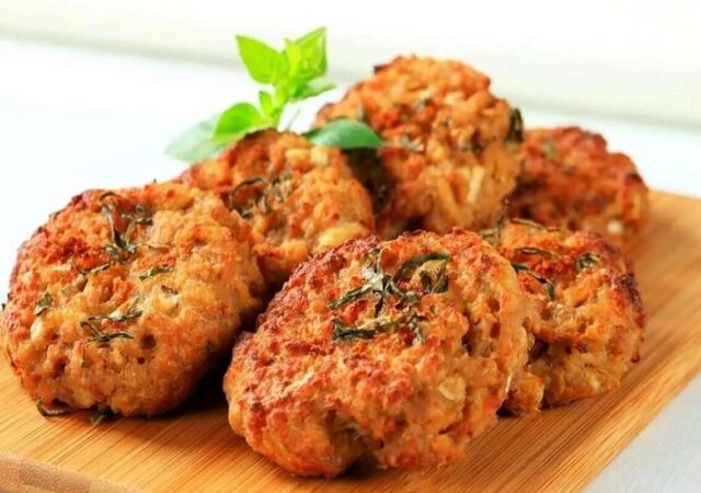 کوکو مرغ کردی ؛ سیرکننده، فوری و مناسب همه سلیقه ها