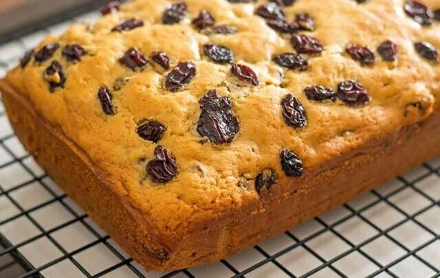 کیک کشمشی : شیرینی خانگی با طعم کشمش های تازه و عطر وانیل