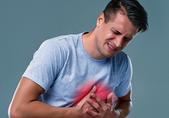 از سوزش معده تا حمله قلبی / نشانه‌های خاموش حمله قلبی را بشناسید