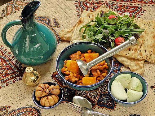 تفاوت دیزی سنتی و آبگوشت ؛ دو نام آشنا با دو هویت متفاوت | رازهای جاافتادن دیزی اصیل به سبک قدیمی