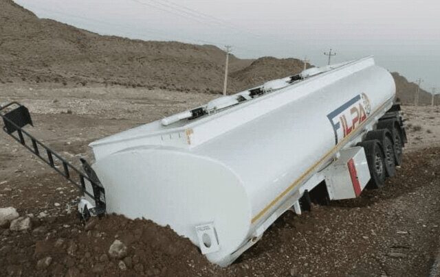 حادثه انحراف تانکر بنزین در جاده جهرم-شیراز مهار شد