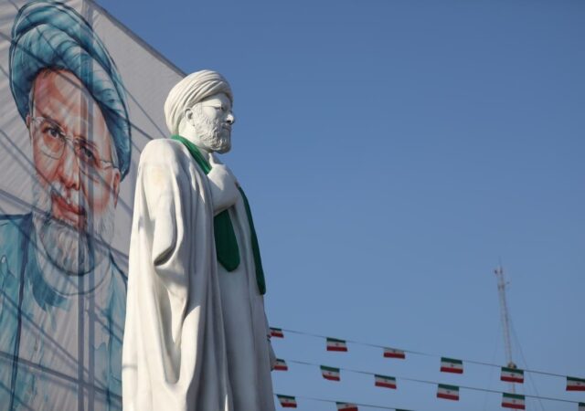 حادثه در اردبیل / مجسمه شهید رئیسی سقوط کرد!