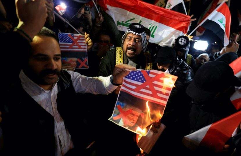 خشم طرفداران نوری مالکی از ترامپ / پرچم آمریکا به آتش کشیده شد خشم طرفداران نوری مالکی از ترامپ / پرچم آمریکا به آتش کشیده شد