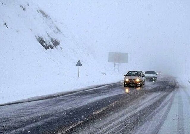 راه ۶۵ روستای مازندران مسدود است| فعالیت ۶۶۰ گروه امدادی در جاده‌های شمال