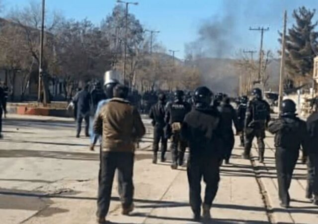 فارس: ۳ کشته در ناآرامی‌های امروز ملکشاهی/ اغتشاش‌گران مسلح قصد ورود یه یکی از مراکز انتظامی را داشتند