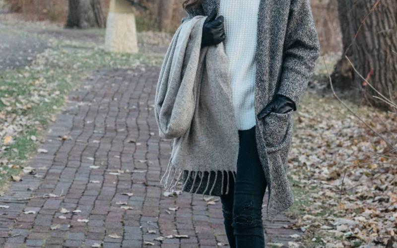 زیر پالتو و کاپشن چی بپوشیم تا خوش استایل باشیم؟ ژیله بافت یا پارچهای؛ گرمای عالی بدون حجم اضافه