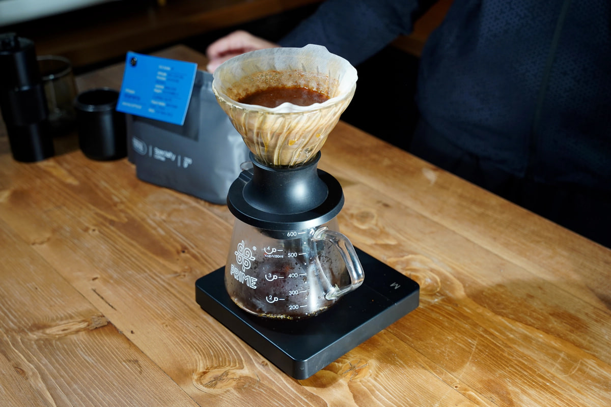 تفاوت قهوه صبحگاهی با قهوه عصرانه؛ راهنمای انتخاب دانه مناسب برای هر ساعت از روز تجربه نوشیدن قهوه با طعم میوههای استوایی