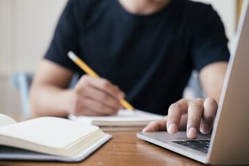 آموزش مجازی مقابل کلاس درس: کدام شیوه برای دانش‌آموزان بهتر است؟