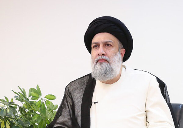 اکثریت دعانویسان بی صلاحیت هستند/دعا را مانند چراغ جادویی دیدن غلط است