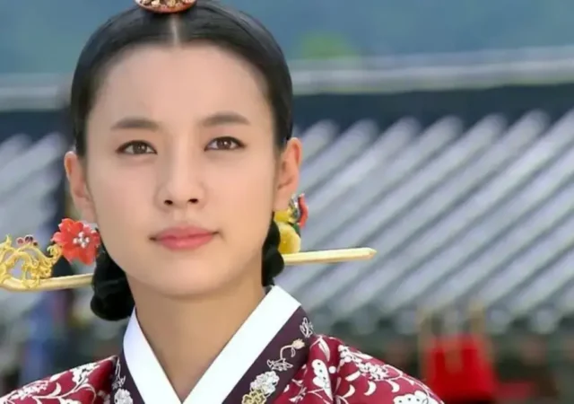 تصویر متفاوت بازیگر زیبای دونگ‌یی در روز ولنتاین+ عکس