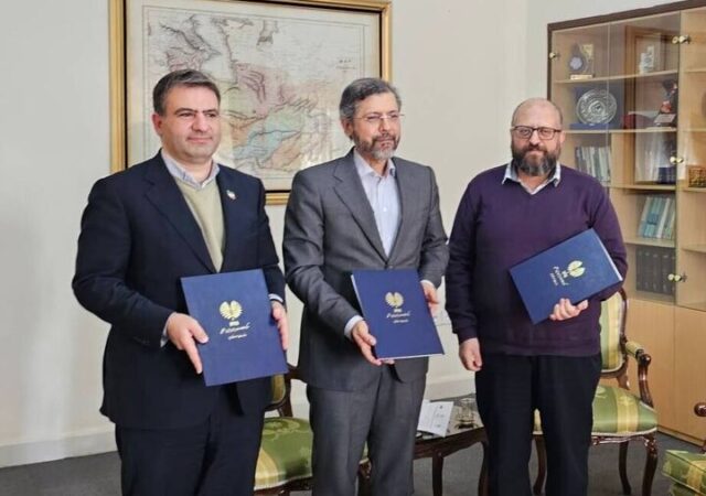 تفاهمنامه بین مرکز مطالعات وزارتخارجه و مرکز همکاری‌های تحول و پیشرفت