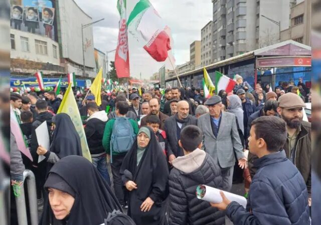 حضور رئیس دانشگاه تهران و اعضای هیئت رئیسه در راهپیمایی ۲۲ بهمن