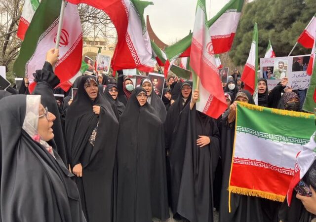 دانشگاهیان الزهرا (س) در حمایت از پرچم جمهوری اسلامی تجمع کردند
