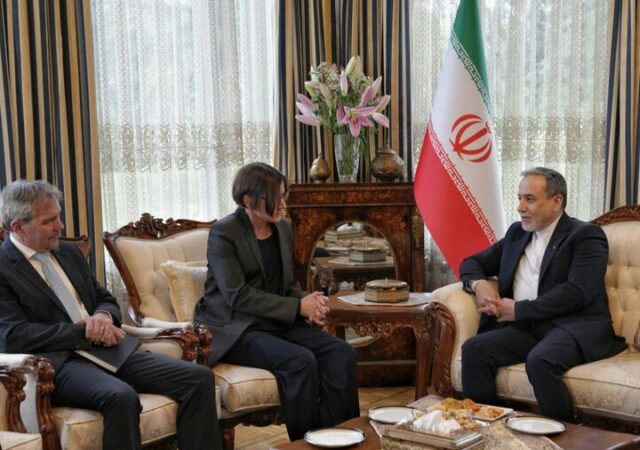 دیدار و گفتگوی رئیس کمیته بین المللی صلیب سرخ با عراقچی در ژنو