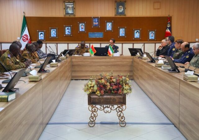 دیدار وزیر دفاع بورکینافاسو با فرمانده دافوس ارتش