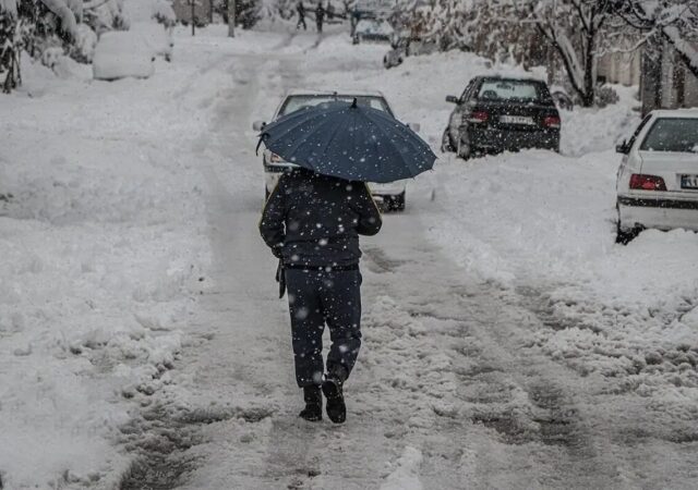 صدور هشدار نارنجی در چند استان / بارش باران و برف آغاز شد
