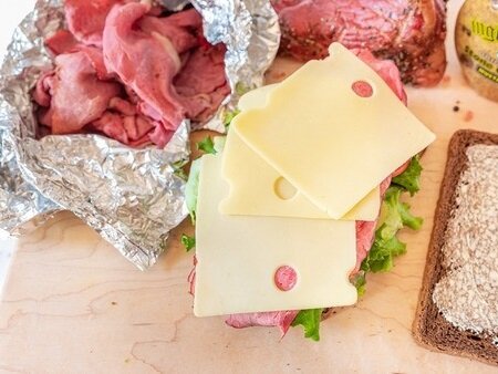 طرز تهیه ساندویچ پاسترامی گرم خانگی طرز تهیه ساندویچ پاسترامی گرم خانگی