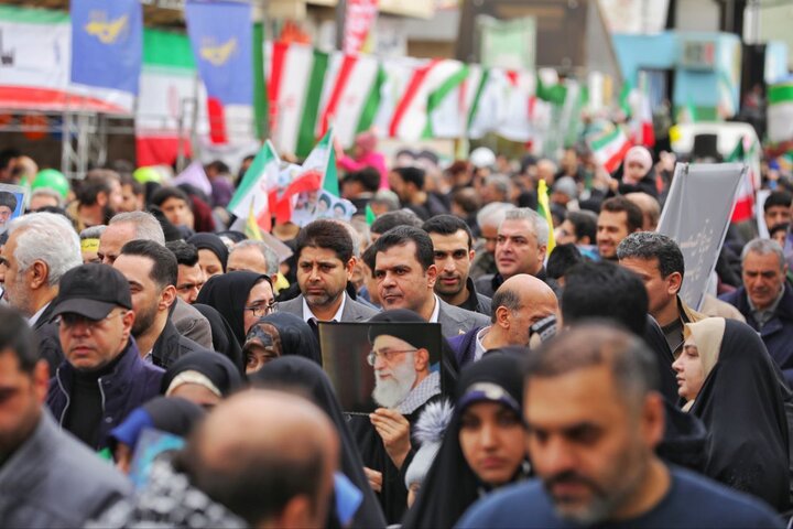 معاون علمی رئیسجمهور در راهپیمایی ۲۲ بهمن حضور یافت معاون علمی رئیسجمهور در راهپیمایی ۲۲ بهمن حاضر شد