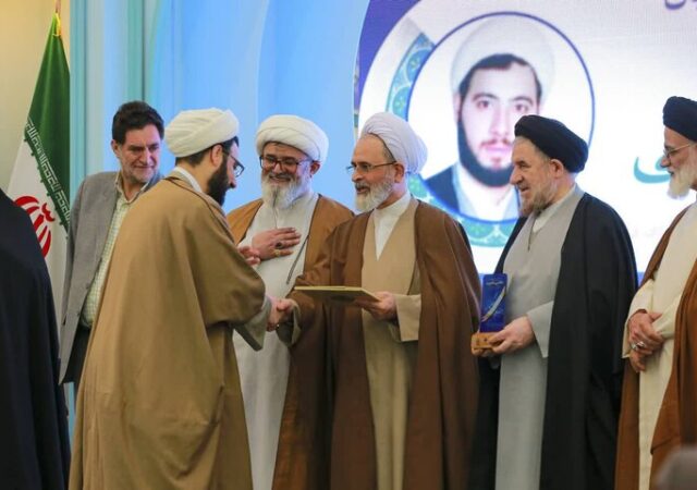 مهدی یاوران سال در همایش دکترین مهدویت تجلیل شدند