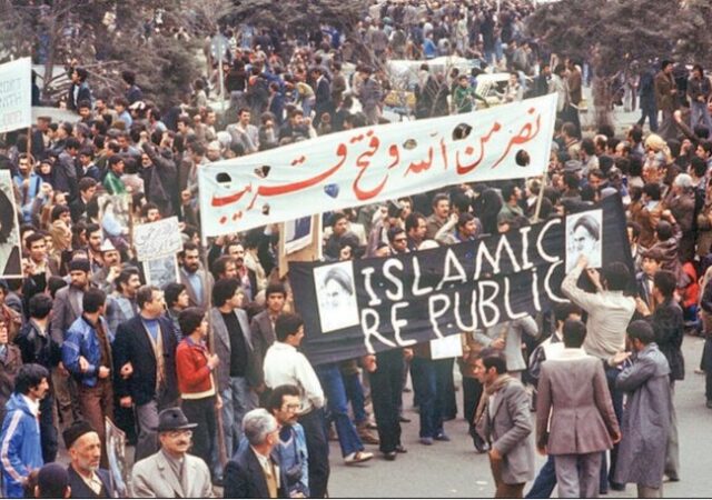 نسبت کرامت با آزادی در شعارهای انقلاب ۵۷/«آزادی» تنها یک حق سیاسی نیست