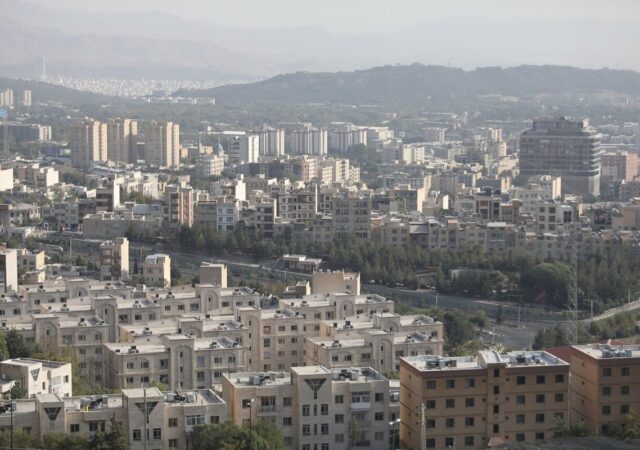 هوای ناپایدار تا دوشنبه ادامه دارد / تهران آماده باد و باران