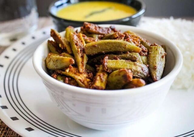 چکار کنیم که بامیه توی غذا لزج و لیز نشود؟ | روش تهیه بهندی ماسالا