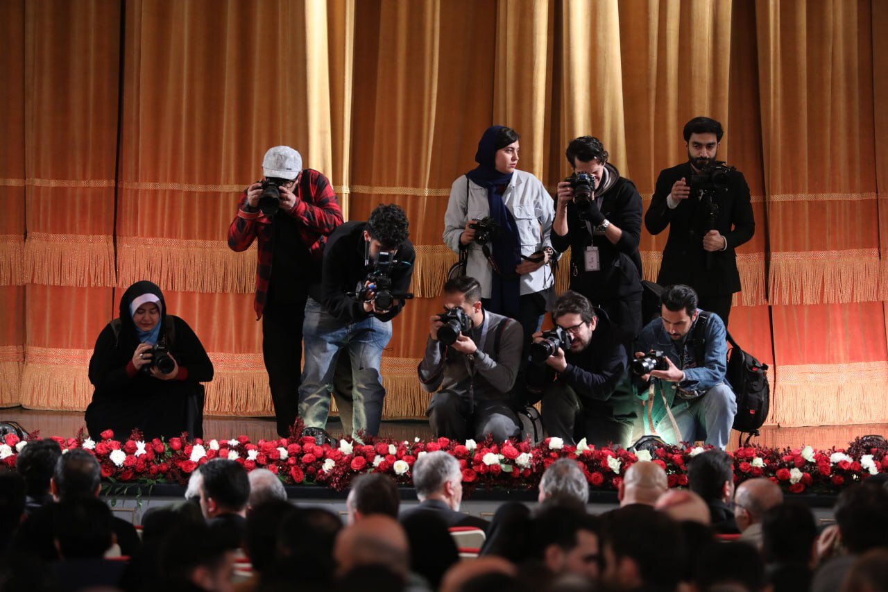 کاظم دانشی: به برندگانی که برای گرفتن سیمرغ نیامدند حق بدهید/ مهدی یزدانی‌خرم: خونی ریخته نمی‌شود مگر سروی به جایش بروید