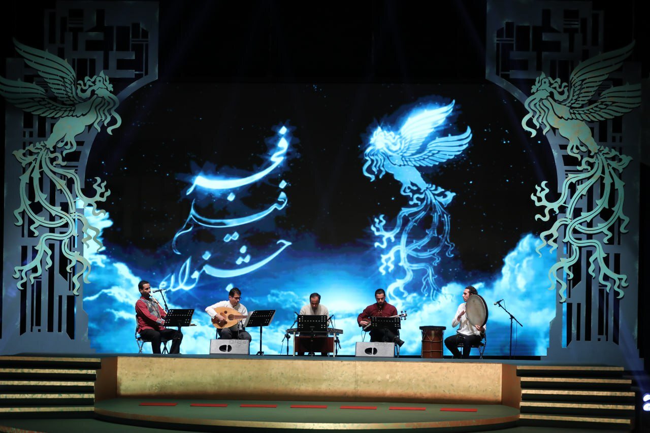 کاظم دانشی: به برندگانی که برای گرفتن سیمرغ نیامدند حق بدهید/ مهدی یزدانی‌خرم: خونی ریخته نمی‌شود مگر سروی به جایش بروید